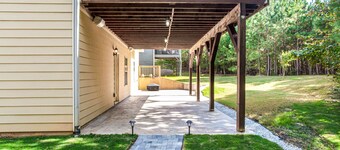 Luxury Fairburn Suite with Wooded View