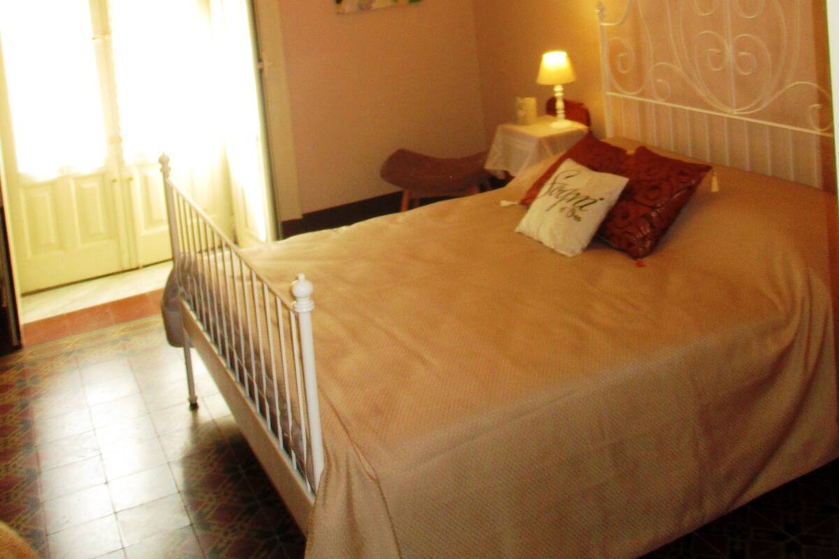 Chambre Classique Double ou avec lits jumeaux | Literie de qualité supérieure, couette en duvet d'oie, surmatelas