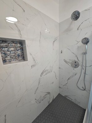 Combined shower/tub, hair dryer, towels, soap