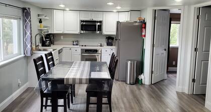 A cozy getaway with lakefront access.