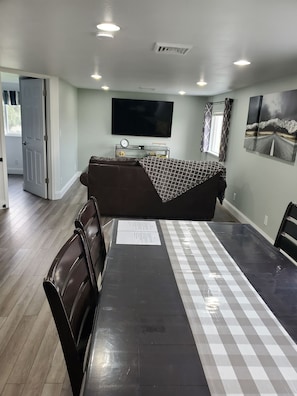Interior - A cozy getaway with lakefront access. (Helena)