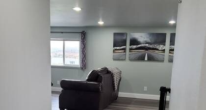 A cozy getaway with lakefront access.
