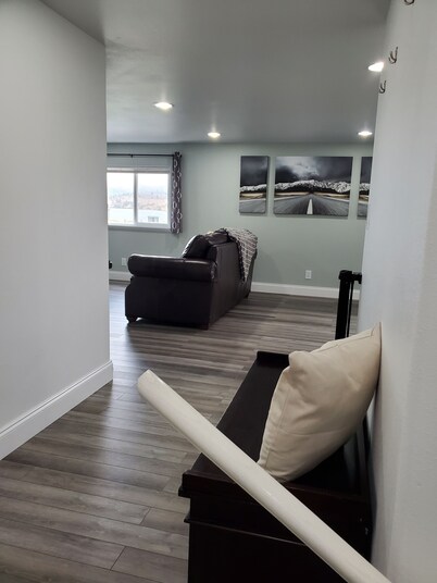 A cozy getaway with lakefront access.