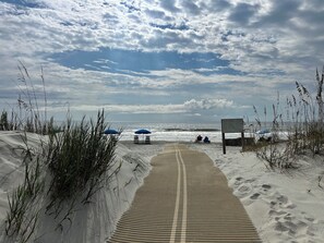 Plage à proximité, chaises longues