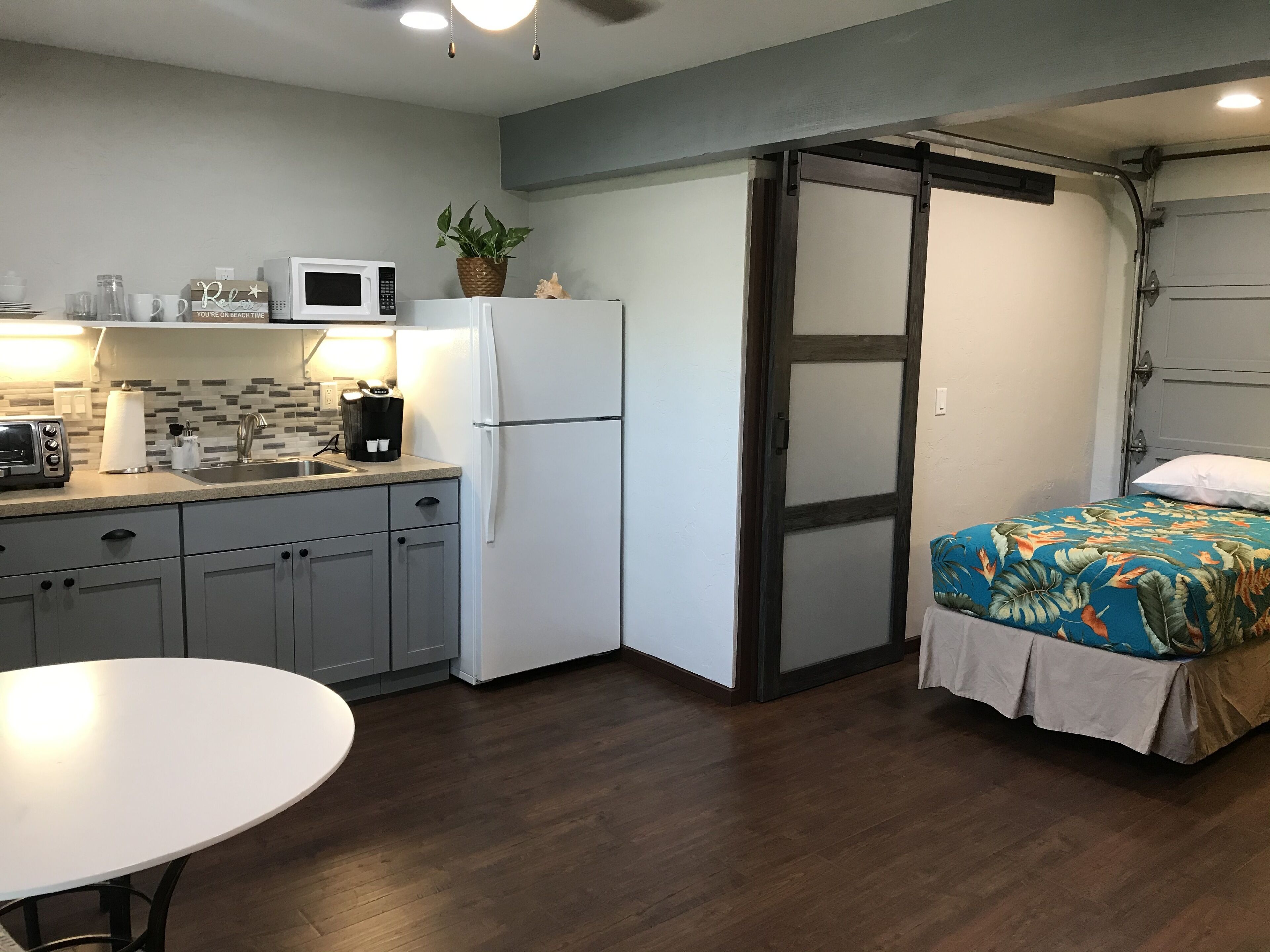 Walk to Magic Sands! Prime Location!!