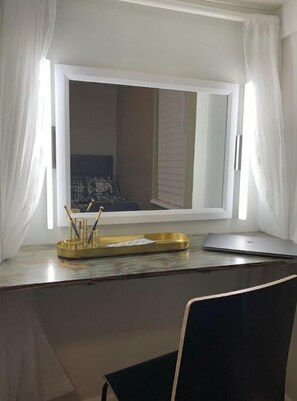 2 quartos, ferros/tábuas de passar roupa, Wi-Fi, roupa de cama