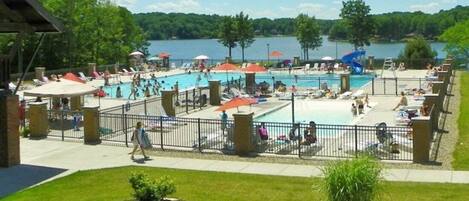 Piscine couverte, piscine extérieure