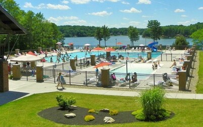 Treasure Lake 5 BR Beach House with Hot Tub; Direct access to Beach & Playground