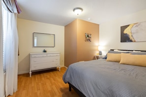 4 bedrooms, desk, iron/ironing board, travel cot