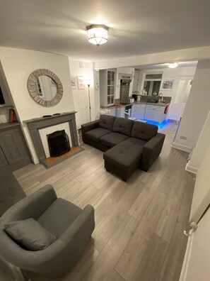Smart TV, fireplace