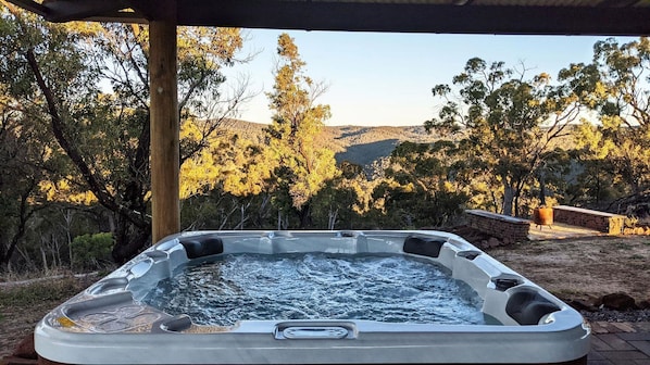 Outdoor spa tub