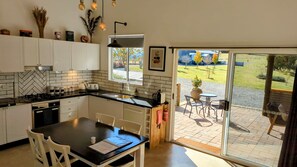 Fridge, microwave, oven, stovetop - Abercrombie Ridge - Lux LODGE and Spa Retreat - Pet-friendly (Curraweela)