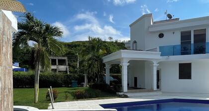 Private house, summer all the time, near Bogotá, condominium near Girardot.