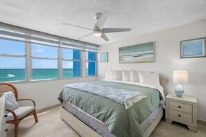 1 bedroom, desk, iron/ironing board, WiFi - Lux Beachfront King Bed Washer/D Walk 2 Eat (Carolina)