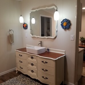 A bathroom with a white vanity, a mirror, and two pendant lights. - Bungalo off the Withlacooche (Dunnellon)
