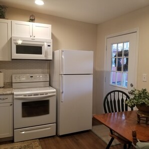 Microwave, oven, stovetop - Bungalo off the Withlacooche (Dunnellon)