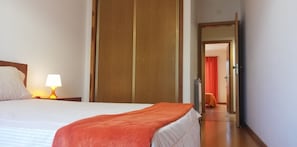 3 dormitorios, tabla de planchar con plancha, wifi gratis y ropa de cama