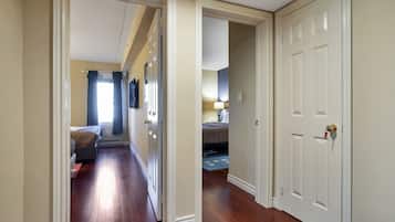 3 chambres, bureau, fer et planche à repasser, accès au Wi-Fi (inclus)