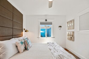 2 bedrooms, desk, iron/ironing board, free WiFi - Renovated 1920s Bungalow w MidCentury Modern Flair (San Diego)