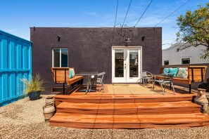 Outdoor dining - Renovated 1920s Bungalow w MidCentury Modern Flair (San Diego)