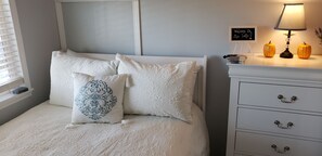 2 bedrooms, iron/ironing board, free WiFi, bed sheets