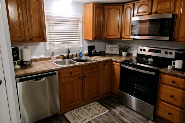 Geladeira, micro-ondas, fogão, cooktop