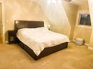 4 bedrooms, iron/ironing board, WiFi, bed sheets