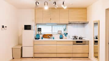Fridge, microwave, stovetop, cookware/dishes/utensils