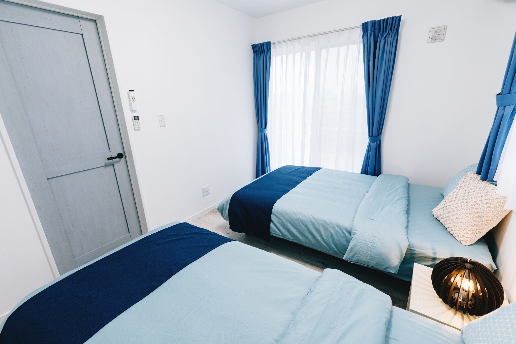 3 多间卧室、办公桌、免费 WiFi、床单