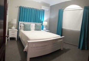 5 quartos, ferros/tábuas de passar roupa, Wi-Fi, roupa de cama