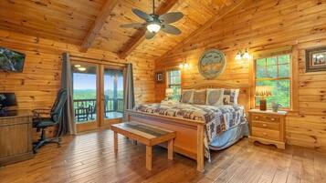 4 bedrooms, iron/ironing board, internet, bed sheets