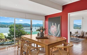 Dining - Water and bridge view, 10 mins drive from Hobart (Rosny)