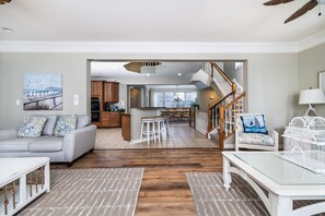 Living area - Sunset Island 12 Shore Point Drive (Ocean City)