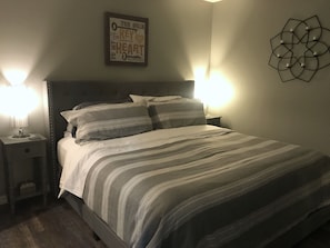 1 غرفة نوم ومكواة/لوح كي وواي فاي مجانًا وملاءات أسرّة