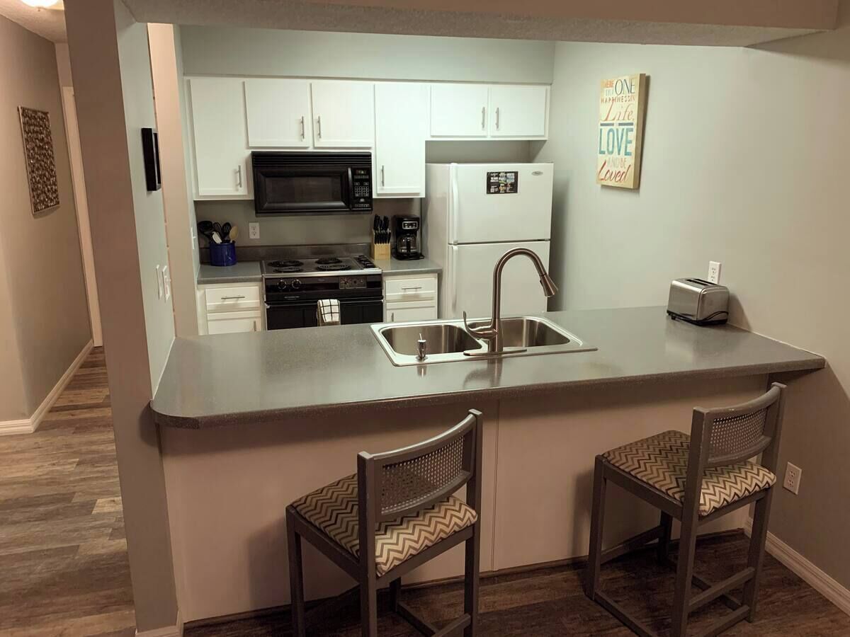 Køleskab, mikrobølgeovn, ovn, kogeplade