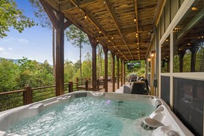 Outdoor spa tub - Serenity Now - Cherry Log (Cherry Log)