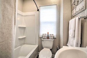 Kostenlose Toilettenartikel, Handtücher