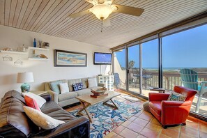 Flat-screen TV, table tennis, stereo