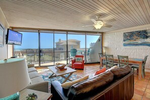 Flat-screen TV, ping pong, stereo - MP218 | Private Entry & Gulf Views | Resort Pools (Port Aransas)