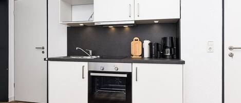 Køleskab, ovn, højstol