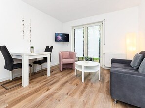 TV - Vacation apartment Ebbe (3) - Holiday apartments in Haus Seekieker in Bensersiel (Esens)