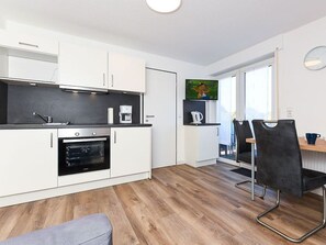 Køleskab, ovn, højstol