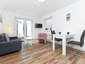 Unclassified image, 2 of 16, button