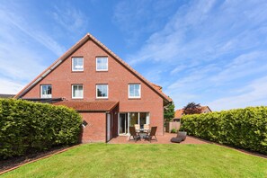 Unclassified image, 2 of 53, button