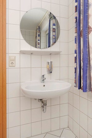 Hårtørrer, Sæbe, Toiletpapir