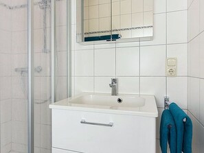 Dusch, hårtork, tvål och toalettpapper