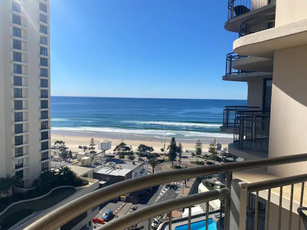 Spectacular Sea Views in the Heart of Surfers - Unit 2