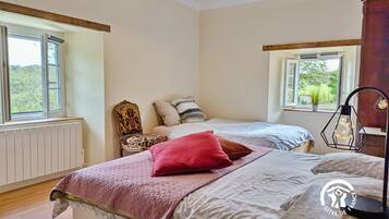 3 bedrooms, free WiFi, bed sheets