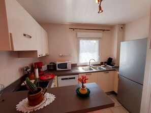 Réfrigérateur, micro-ondes, four, lave-vaisselle