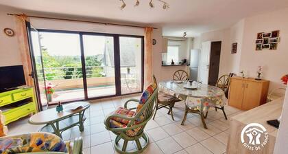 Apartamento luminoso con balcón, garaje y cercanía a comercios y actividades en Mayenne
